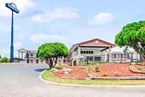 伯尼戴斯汽车旅馆 - Waring