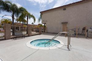 Queen Room (2 Adults) - Non-Smoking  room in Days Inn & Suites by Wyndham South Gate
