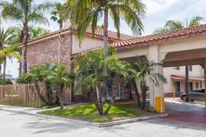 南门戴斯酒店及套房 - 贝尔花园