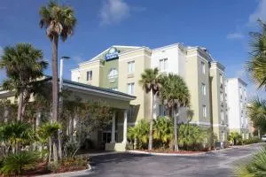 Days Inn & Suites by Wyndham Fort Pierce I-95 - Stuart