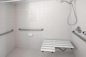 Queen Room - Disability Access - Non-Smoking room in Days Inn by Wyndham Oroville