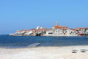 Apartments with a parking space Umag 7094