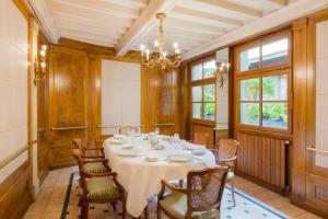 Logis Hôtel Restaurant Le Dauphin et Le Spa du Prieuré