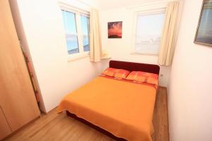 Two-Bedroom Apartment with Terrace and Sea View room in Apartments by the sea Slatine Ciovo - 9433