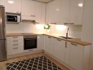 Charming Pine View Apartment