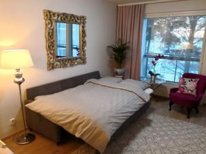 Charming Pine View Apartment