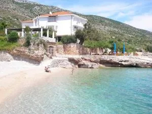 House Zaca - 萨瓦拉