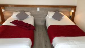 Hotels Logis Hotel Les Cordeliers : photos des chambres