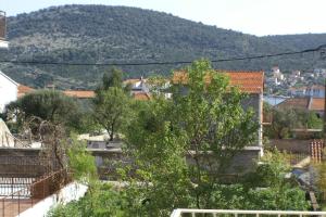 Apartments with a parking space Vinisce, Trogir - 2987