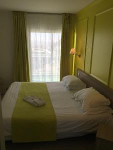 Family Room with Sea View room in Hôtel Beau Rivage