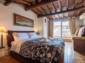 Uffizi Gallery Rooftop Apartment by Mamo Florence