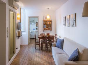 Uffizi Gallery Rooftop Apartment by Mamo Florence