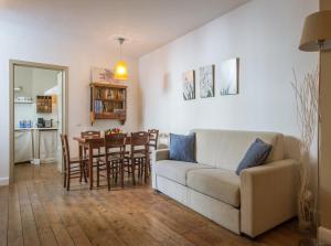 Uffizi Gallery Rooftop Apartment by Mamo Florence