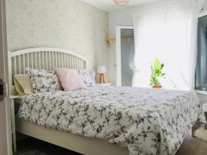 The Little White House Suite Flower Beach 9