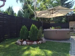 Gunarasi villa jacuzzival - 陶马希