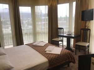 Әйелдерін күйеуінің көзінше сиқытатын порно