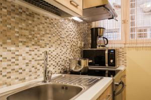 Private Central View rooms in Shared apartment near to Acropolis Metro Station