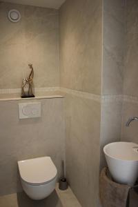 Appartements Appartement 3 pieces Nice Promenade des anglais dernier etage vue mer solarium : photos des chambres