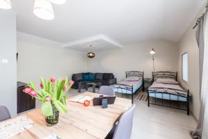 Lake & City Apartments