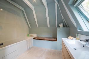 B&B / Chambres d'hotes Moulin de Latreille : Chambre Double Deluxe (2 Adultes + 1 Enfant)