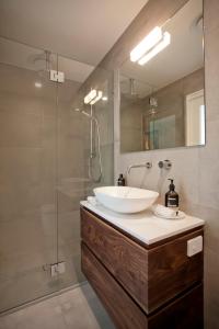 Aarons Luxury Retreat