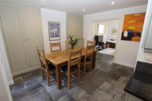 Binswood Garden Apartment
