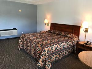 Standard King Room room in Budget Inn