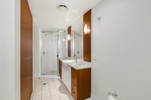 Chevron Renaissance - HR Surfers Paradise