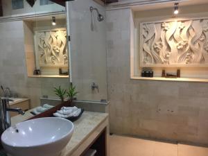 Biệt Thự Có Hồ Bơi Riêng (Villa with Private Pool)