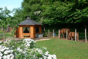 Maisons d'hotes Les Roulottes de Maufront : photos des chambres