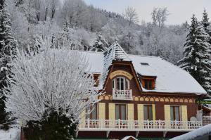Hotels Auberge La Douce Montagne : Chambre Triple avec Salle de Bains