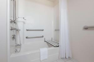 Queen Room with Two Single Beds - Mobility Accessible/Non-Smoking room in Super 8 by Wyndham Fort Bragg