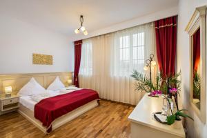 Family Suite 3*** (2-3 Adults) room in Palatul Brukenthal Avrig