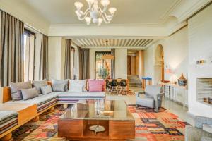 Villa YENMOZ en exclusivité avec piscine privée dans la Palmeraie