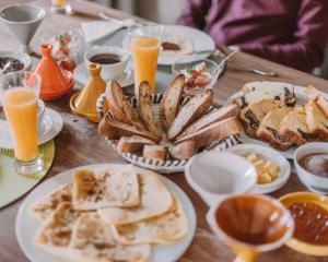 Villa YENMOZ en exclusivité avec piscine privée dans la Palmeraie