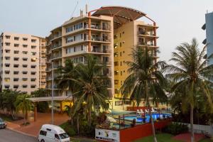 Cullen Bay Resorts