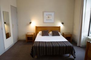 Hotels Logis Hotel Le Cerf : photos des chambres