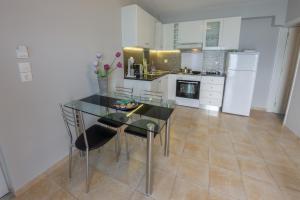 One Bedroom Apartment with Sea View