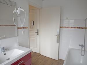 Hotels Hotel Belle Vue Royan : photos des chambres