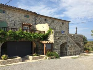 Mas de Guilhaumon côté hameau