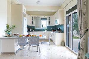 Rania Apartments Helmata