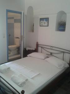 Floras Rooms and Studios Anafi-Island Greece