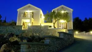 Adastra Ithaca Luxury Suites - Ithaka