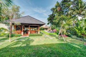 Spacious 4BR Private Estate w-Big Garden and Pool Central Seminyak