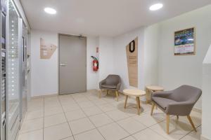 Hotels B&B HOTEL FREJUS Puget-sur-Argens : photos des chambres