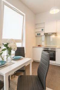 Deluxe Apartments by The Railway Station Wroclaw