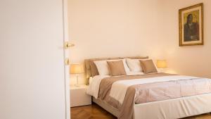 Rental in Rome Colosseo View Luxury