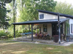 Modern Holiday Home near Forest in Burgundy