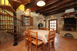 Three-Bedroom Holiday Home  room in Holiday house with a swimming pool Krsan - Vlasici Central Istria - Sredisnja Istra - 7686