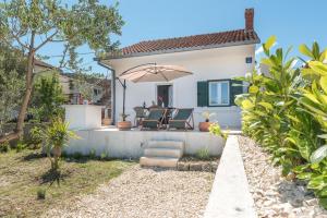 Seaside holiday house Vinisce, Trogir - 11482